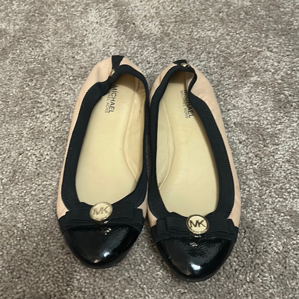 Michael Kors tan and black leather flats